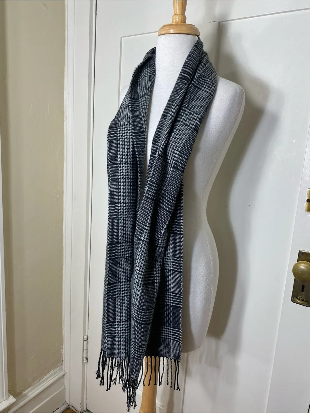 Banana Republic Black White Houndstooth Plaid Fringe Fall Winter Scarf - Unisex